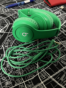 绿色beats耳机,完全新!只接受上海本地当面交易