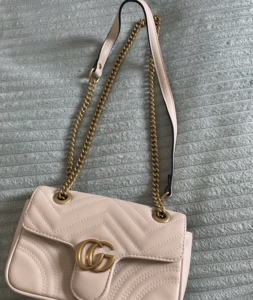 香港代购双g包包,白色的牛皮包,好看又百搭,包包太多啦,便宜