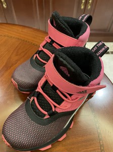 商场购阿迪女童夹棉运动鞋,黑粉配色真的很漂亮,且耐脏.内长1