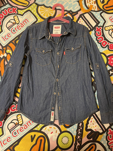 李维斯 薄牛仔衬衫,99新,穿过一次 洗过两次,就照了一johnsy_57120