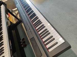 雅马哈原装进口电钢琴～p128,主机单踏板,21年的琴,不包