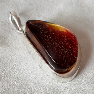 波兰品牌 波兰琥珀蜜蜡 恩佐enzo红皮吊坠