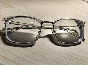 950度近视眼镜 镜片是最薄款（但度数高还是有点厚） 一直带