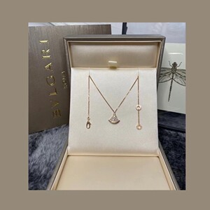 前男友送的宝格丽伞型项链