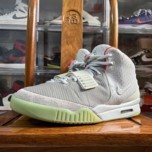 nike air yeezy 2 白鹰 灰白
