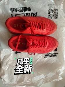 津吉斯跑鞋