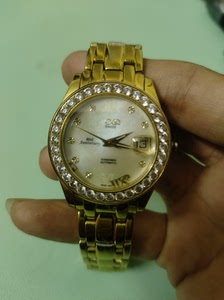 皇爵手表 手表坏了 现在不走了 成色如图 有残缺 配件表出售
