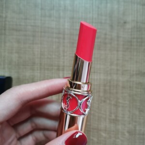 圣罗兰ysl圆管口红46号斩男色,有效期已过(见图四),但实