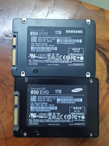 出Samsung/三星 850 EVO 1TB固态硬盘，颜色