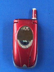 tcl翻盖手机,原机原壳,有电池无充电器,能开机,其他不详.