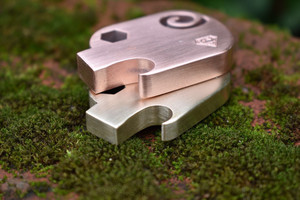 edc仇恨猪开瓶器钥匙扣吊坠挂件 黄铜红铜线切割自家工厂倾城