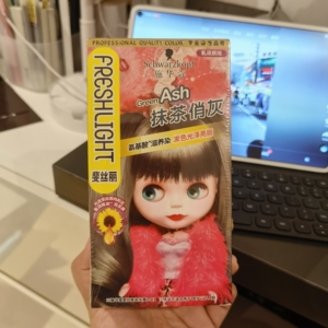 施华蔻斐丝丽抹茶俏灰氨基酸滋养染,乳液质地,内含斐丝丽向阳花