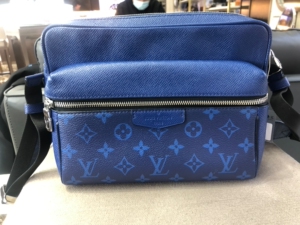 lv男士洗漱包 休闲可背 普鲁士蓝.尺寸:25*8*19