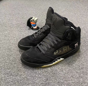aj5大巴黎46码 原盒 缺少一只鞋垫 全新很贵 799