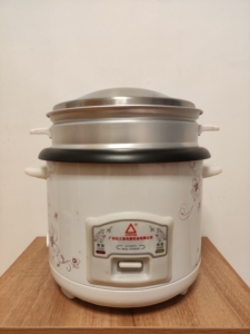 自提全新三角牌老式电饭锅.全新.容量3l.无质量问题.少锅盖