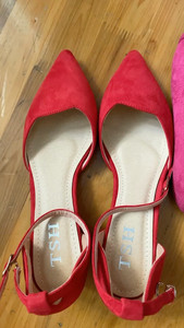 全新女凉鞋红色38码全新40元包邮，玫红色38码仅试穿30元