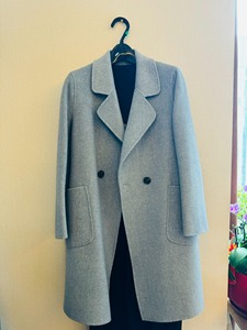飞尼克斯羊绒大衣，雾霾蓝，颜色莫代尔系，很柔和。99新，细节
