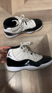aj11康扣黑白,42码的 漆皮表面多多少少有划痕,鞋盒鞋撑