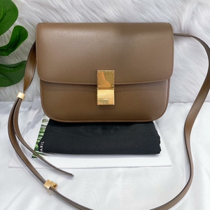 celine塞琳box驼色中号豆腐包 尺寸约24×18