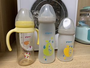 贝亲奶瓶,两个硅胶玻璃的,一个ppus.三个98包邮.所见即