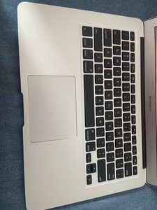 苹果笔记本电脑macbook air 17款d42,i5超薄