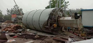 安徽宿州：低价处理60吨水泥仓一个，成色很新，带脉冲除尘器。