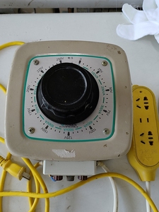 稳压器插座公牛