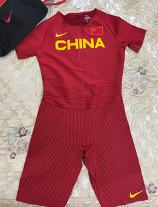 耐克赞助东京款中国田径队精英运动员连体比赛服,苏炳添同款男子