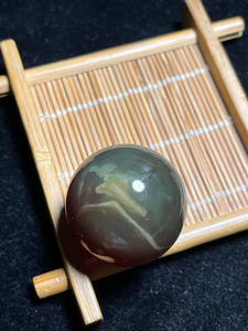 缅甸琥珀,绿珀溶洞蜜单珠,花纹漂亮,珀体干净,无裂冰,品质不