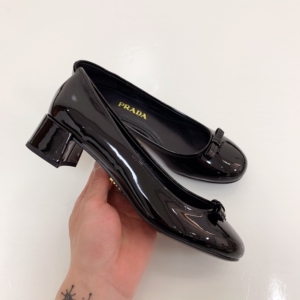 00上海乐康专卖淘宝代购prada/普拉达女鞋经典三角标黑色皮鞋松糕
