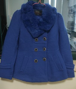 宠爱女人专柜1299购入，宝蓝色修身款妮大衣含45%羊毛，兔