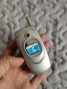 三星e608手机,原装国行正品无拆无修,成色中等自己看好定义