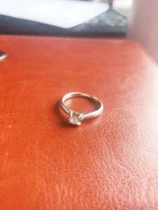 周大生au750钻戒一枚,18分钻,11号圈,有证书,发票丢