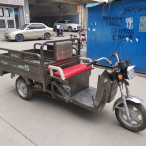 跑狼电动三轮车