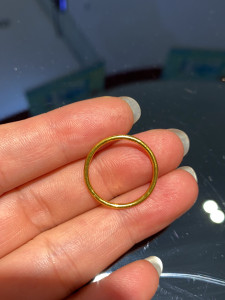 周大福黄金素圈戒指,圈口17号～2克左右～9新,标价为克价
