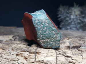 一颗绿皮包浆收藏型料子(南红伴生矿包浆乌石)