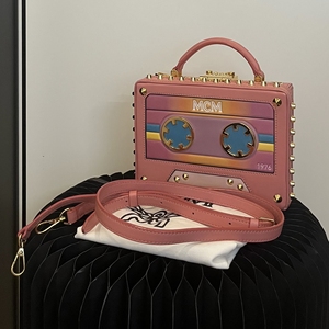 【已售】MCM粉色复古磁带限量盒子单肩斜挎包手提包
