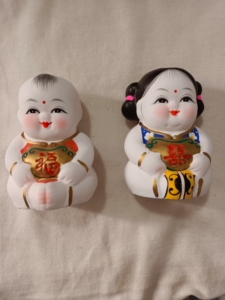 中国无锡,惠山泥人,塑造福娃一对,非常喜气,底款:工艺美术师