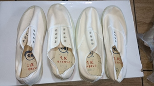 早年老款飞跃白球鞋。上海飞跃，江苏飞跃42.码品质保管的比较