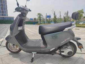 雅迪电动车m8,行驶了六七多公里,最高时速56km/h,续航