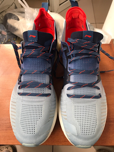 出售正品李宁超轻16代跑鞋,单位组织长跑比赛才买的,平时也不