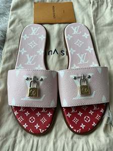 lv 女款锁头拖鞋 38码 全新 当时为了配包而囤下的.原价