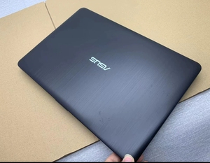 捡漏 微瑕疵14寸香槟金华硕x441u 七代酷睿笔记本电脑