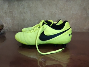 传奇6足球鞋中端