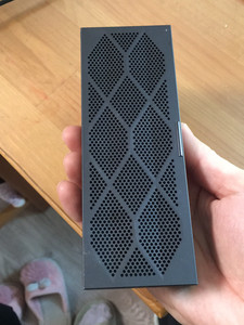 jawbone mini jambox无线迷你蓝牙音箱一个
