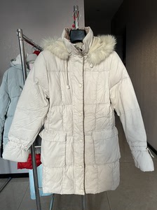 汤普勒羽绒服,乳白色,160码,偏瘦,适合青少年或者100斤
