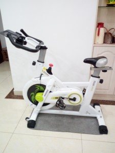 xy155975595134淘宝汗马品牌,动感单车九成新,型号jtb616a喜欢它就