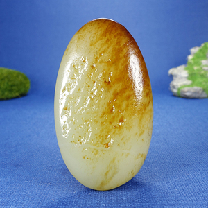 收藏级和田玉原石毛料保留原始水流毛孔坑特色转运手把81.79克