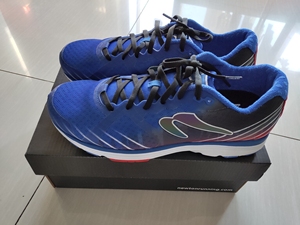 牛顿跑鞋,newton波士顿配色跑鞋.42.5码,内长275