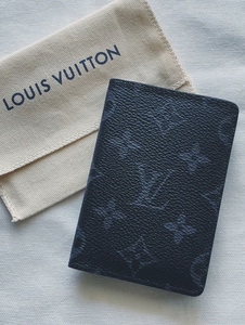 lv老花色经典卡包卡片夹,里面可以放8张卡,卡包背面还有一个